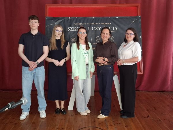 Obrazek dla: „Szkoła uczy życia”